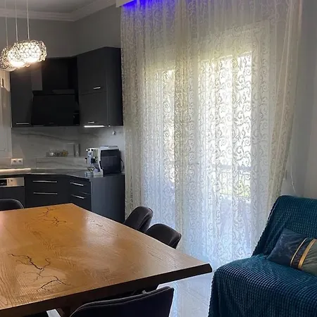 Διαμέρισμα Modern In *